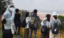 HKU landscape students at Mae Moh Coal Mine, Lampang province, Thailand. By Ashley Scott Kelly, 2024.