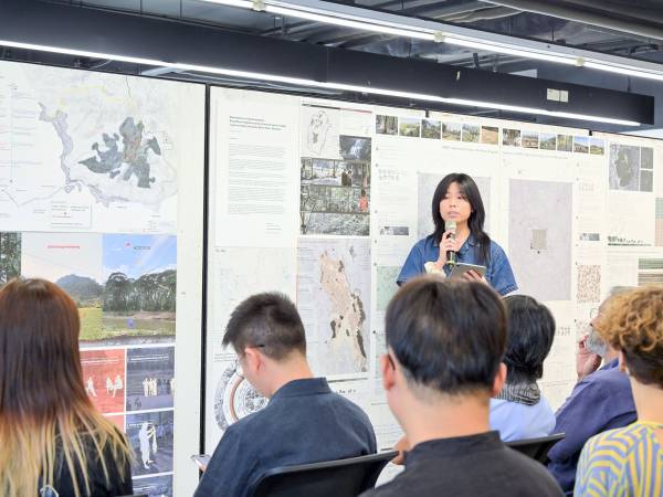 Yannie presenting at HKU Landscape’s Public Review. By Tang Chi Tat, 2025.